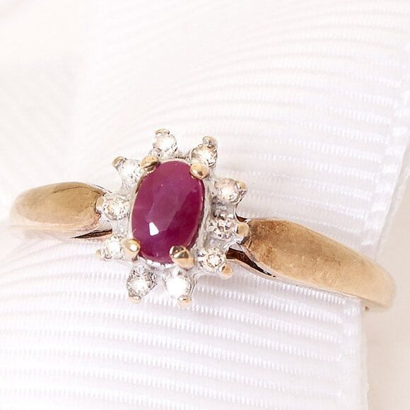 10K Gold Natural Red Ruby and Diamond Halo Ring - Elegant Vintage Jewelry, Sz 7 - Picture 1 of 8
